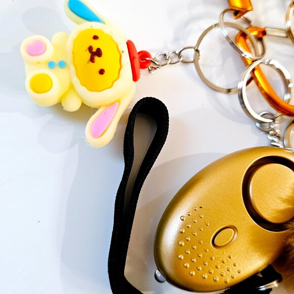 Kid-Friendly Lightweight Gold Pompompurin Safety Keychain Whistle Lightweight - Picture 5 of 5